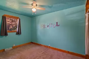 811 Schroeder Dr, Manitowoc, WI 54220 - Photo 14
