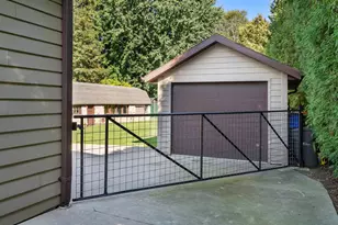 3709 S 15th St, Manitowoc, WI 54220 - Photo 28