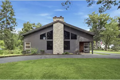 1404  Del Oaks Ln, Delavan, WI 53115 - Photo 2