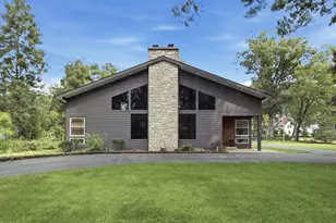 1404 Del Oaks Ln, Delavan, WI 53115 - Photo 2