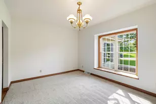 13620 W Eagle Trace, New Berlin, WI 53151 - Photo 8