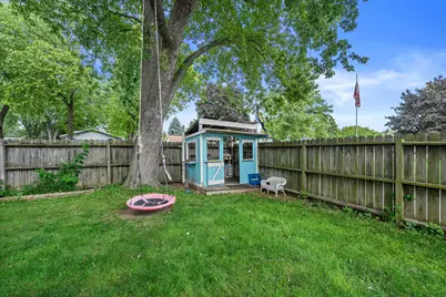 2645  Holly Grove Ct, Racine, WI 53402 - Photo 8