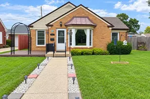 700 Kingston Ave, Racine, WI 53402 - Photo 1