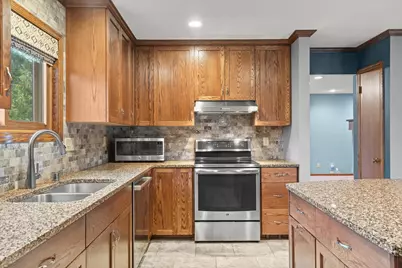 W156N10640  Cobbler Ln, Germantown, WI 53022 - Photo 2