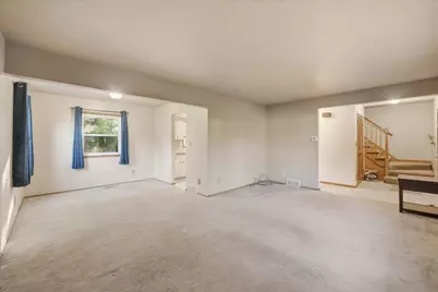 W53N849  Castle Ct, Cedarburg, WI 53012 - Photo 6