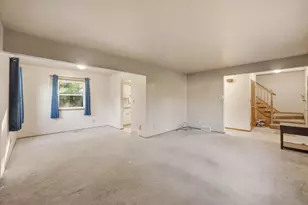 W53N849 Castle Ct, Cedarburg, WI 53012 - Photo 6