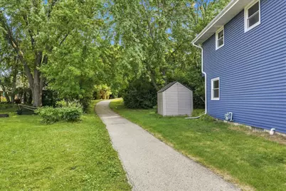 W53N849  Castle Ct, Cedarburg, WI 53012 - Photo 20