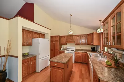 9358 S 33rd St, Franklin, WI 53132 - Photo 8