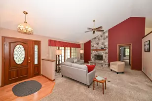 9358 S 33rd St, Franklin, WI 53132 - Photo 2