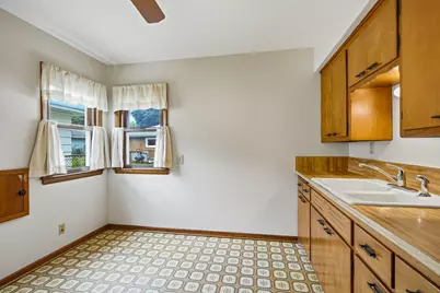 3923 N 78th St, Milwaukee, WI 53222 - Photo 6