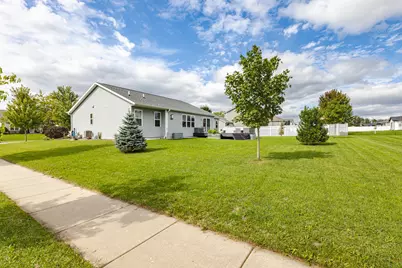 354  Rosewood Ave, Lake Mills, WI 53551 - Photo 8