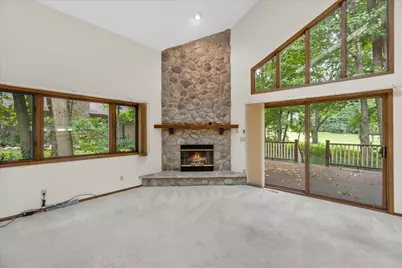 N80W13423  River Park Dr, Menomonee Falls, WI 53051 - Photo 8