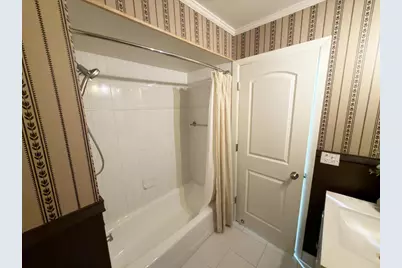 W240N4035  Swan Rd, Pewaukee, WI 53072 - Photo 24