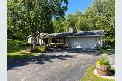 W240N4035  Swan Rd, Pewaukee, WI 53072 - Photo 2