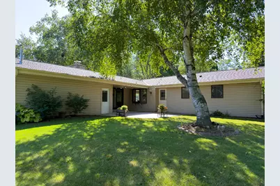 W240N4035  Swan Rd, Pewaukee, WI 53072 - Photo 4