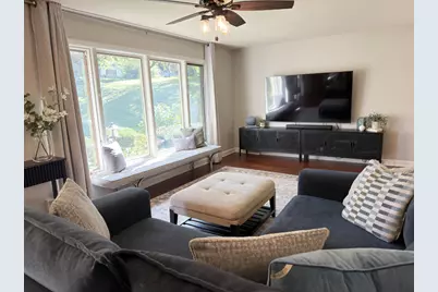 W240N4035  Swan Rd, Pewaukee, WI 53072 - Photo 6