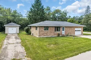 N2443 Giles Dr, Bloomfield, WI 53105 - Photo 4