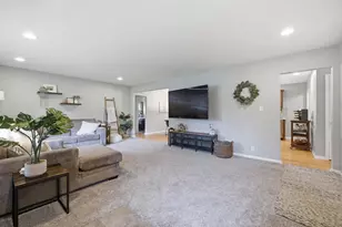 W154N8216 Valley View Dr, Menomonee Falls, WI 53051 - Photo 4