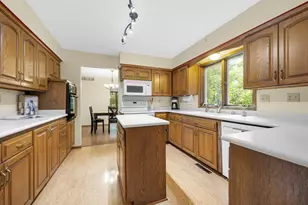 2515 W Wending Dr, Glendale, WI 53209 - Photo 6