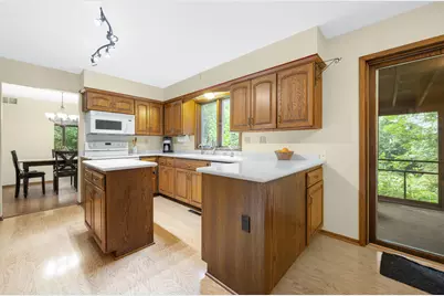 2515 W Wending Dr, Glendale, WI 53209 - Photo 10