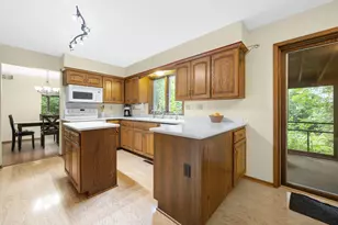 2515 W Wending Dr, Glendale, WI 53209 - Photo 10