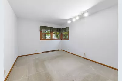 2400 W Rochelle Ave, Glendale, WI 53209 - Photo 18