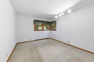 2400 W Rochelle Ave, Glendale, WI 53209 - Photo 18