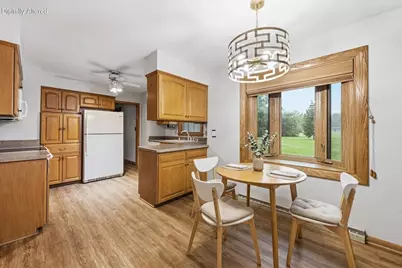 2400 W Rochelle Ave, Glendale, WI 53209 - Photo 26