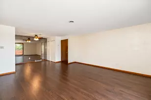10345 W Whitnall Edge Dr, Franklin, WI 53132 - Photo 2