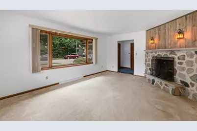 4973 S 19th St, Milwaukee, WI 53221 - Photo 4