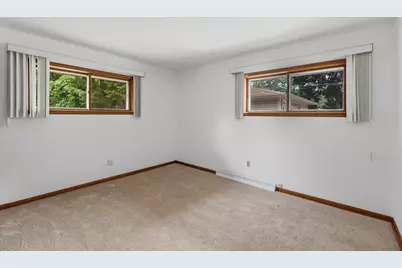 4973 S 19th St, Milwaukee, WI 53221 - Photo 14