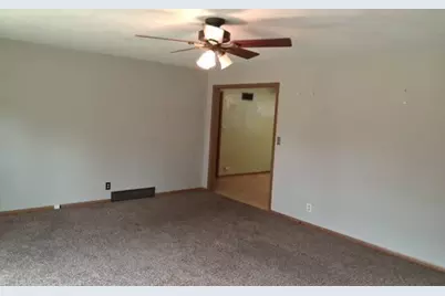 6005  Greenleaf Blvd, Racine, WI 53406 - Photo 6