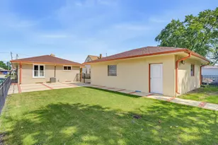2035 E Howard Ave, Saint Francis, WI 53235 - Photo 32