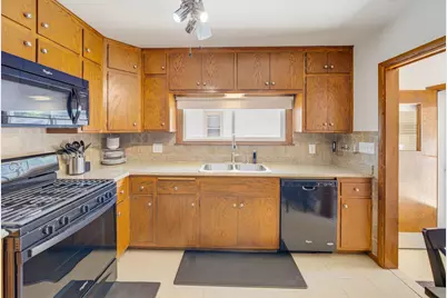 2035 E Howard Ave, Saint Francis, WI 53235 - Photo 10