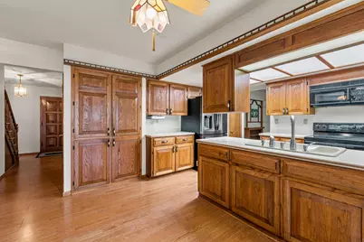 983  Chesterton Ct, Oconomowoc, WI 53066 - Photo 6