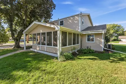 983  Chesterton Ct, Oconomowoc, WI 53066 - Photo 2