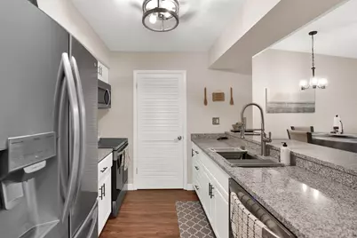 N85W15700  Ridge Rd #304, Menomonee Falls, WI 53051 - Photo 6