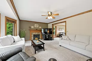 945 Gray Fox Dr, Brookfield, WI 53045 - Photo 12