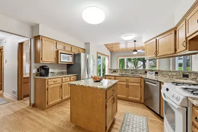 945  Gray Fox Dr, Brookfield, WI 53045 - Photo 14