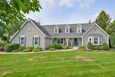 945  Gray Fox Dr, Brookfield, WI 53045 - Photo 2