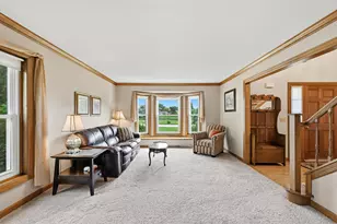 945 Gray Fox Dr, Brookfield, WI 53045 - Photo 6