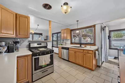 3049 S 31st St, Milwaukee, WI 53215 - Photo 8