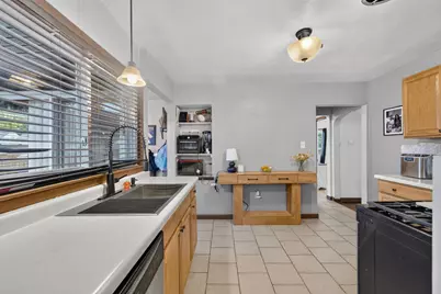 3049 S 31st St, Milwaukee, WI 53215 - Photo 10
