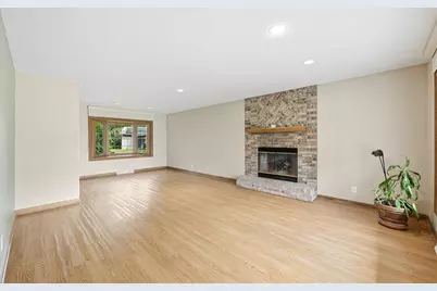 6226 W Ester Pl, Brown Deer, WI 53223 - Photo 4