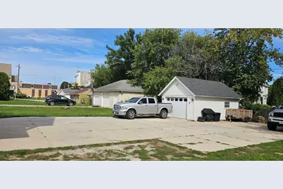 1117 S 8th St, Manitowoc, WI 54220 - Photo 8
