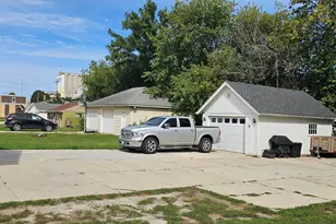 1117 S 8th St, Manitowoc, WI 54220 - Photo 8