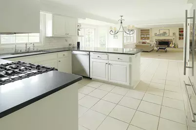 10205 N Kenilworth Cir, Mequon, WI 53092 - Photo 6