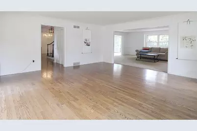 10205 N Kenilworth Cir, Mequon, WI 53092 - Photo 10