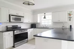 10205 N Kenilworth Cir, Mequon, WI 53092 - Photo 4