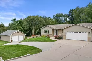 W255S6620 Oakdale Dr, Vernon, WI 53189 - Photo 2